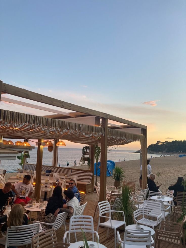 Groupe amis sur la plage 