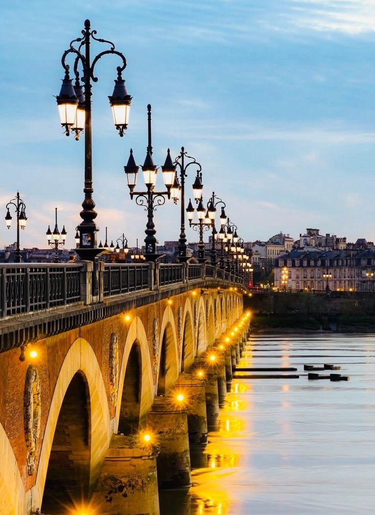vue du pont de Bordeaux de nuit