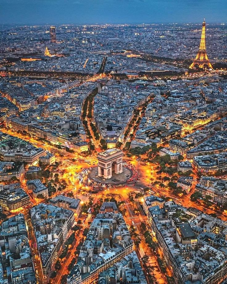 image de l'arc de triomphe de nuit