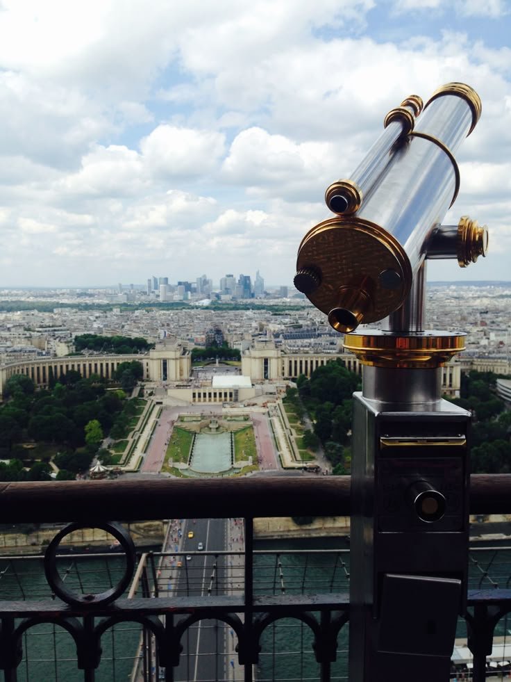 vue au sommet de la Tour Eiffel 