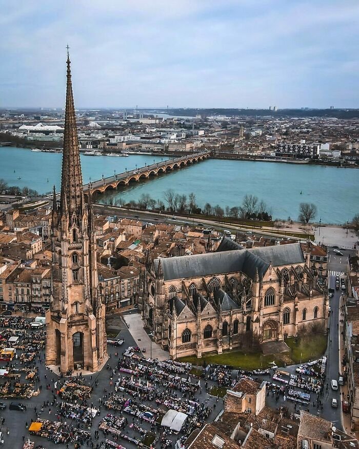 vue de drone de la ville de Bordeaux