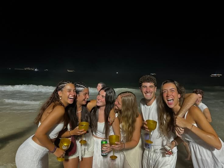 groupe d'amis lors d'une soirée